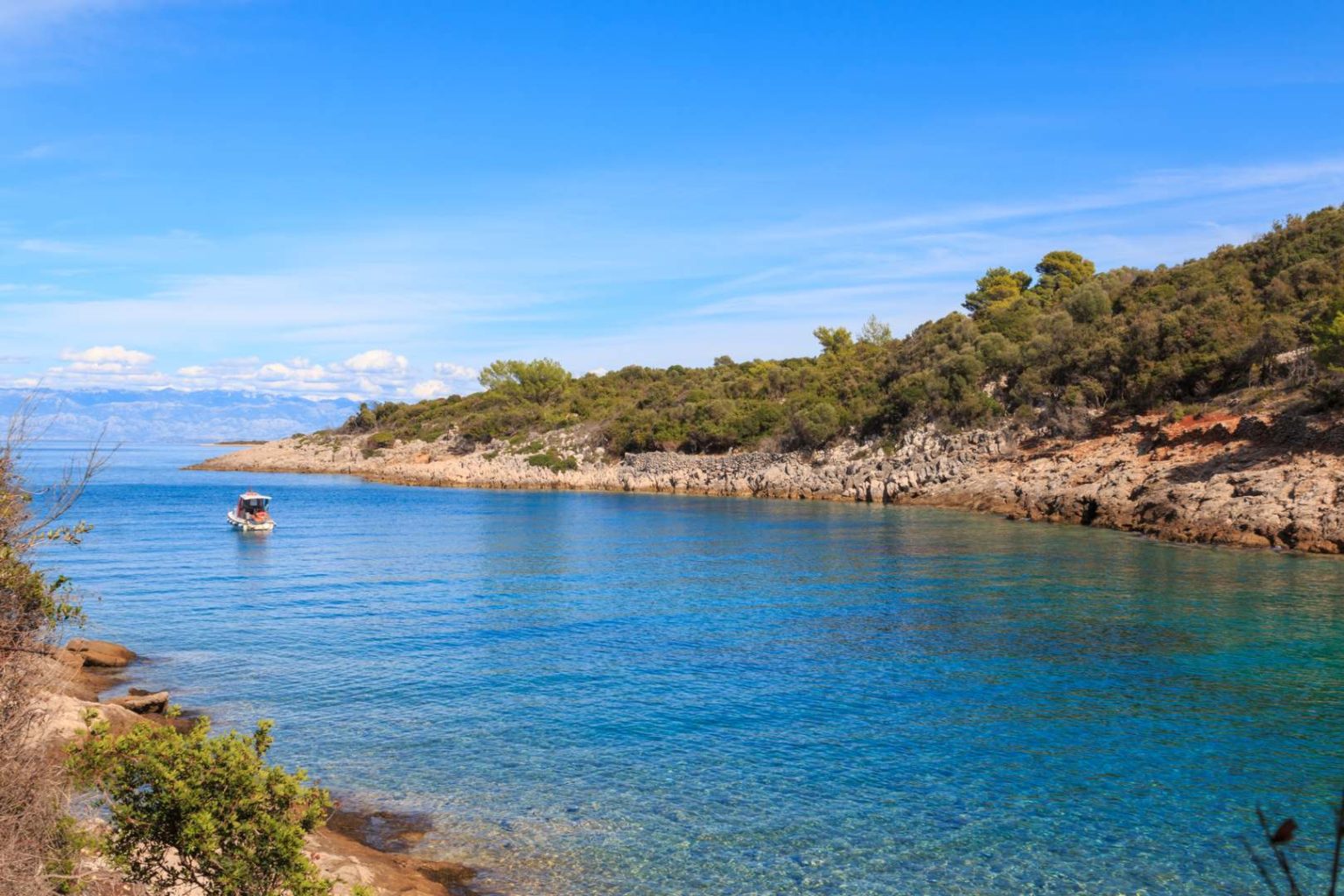 Bucht Jamna auf der Küstenwanderung auf Losinj, Kroatien