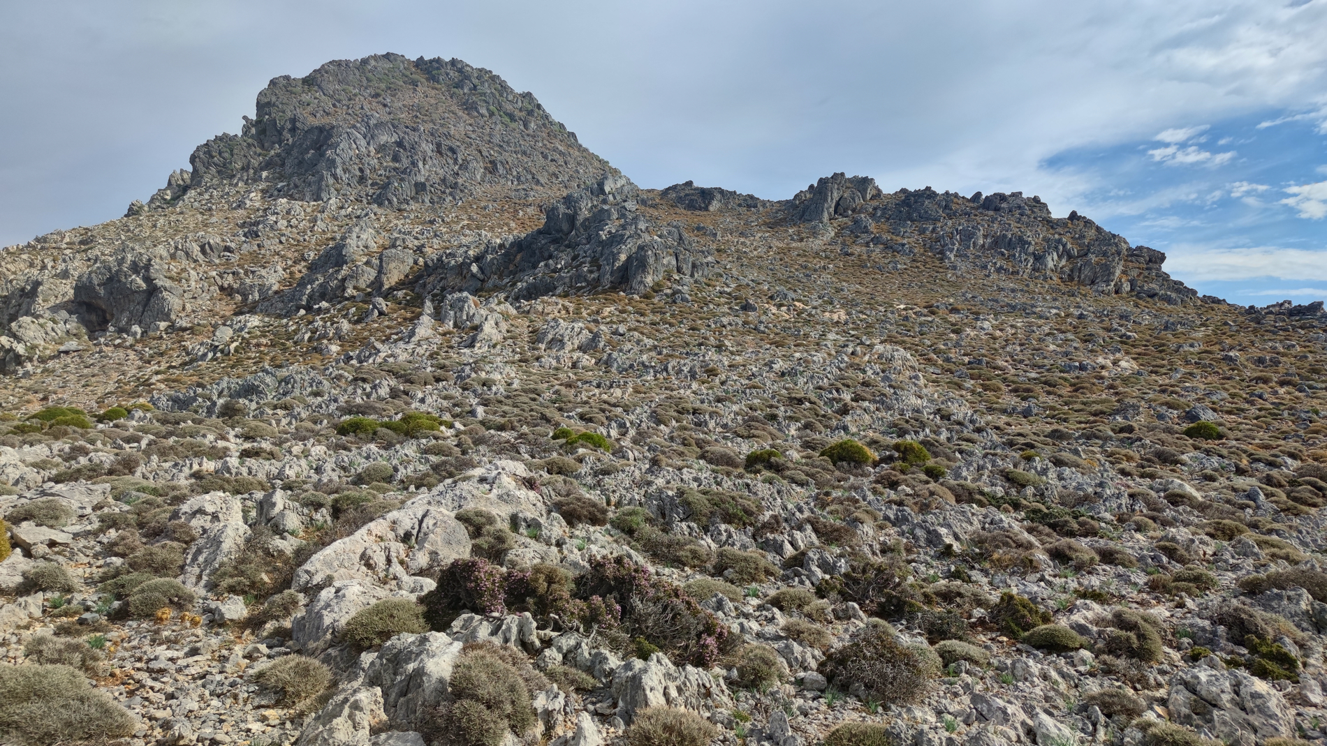 vom Kap Kako Mouri Blick auf Gipfel Paligremnos