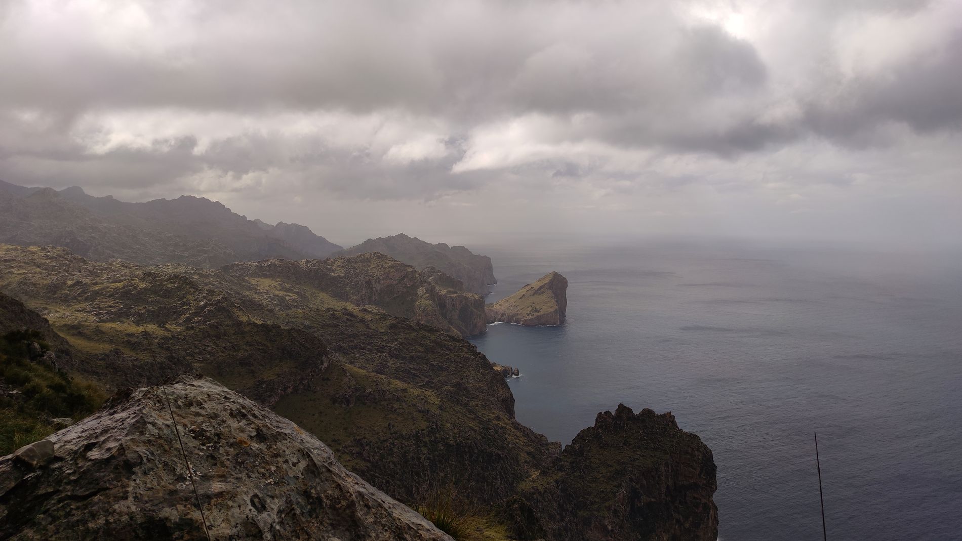Blick auf die Küste am Puig Roig