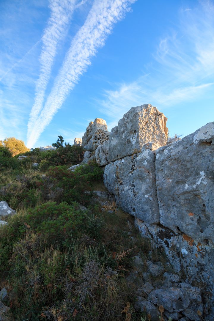gigantische Felsblöcke der Zyklopenmauer von Krani