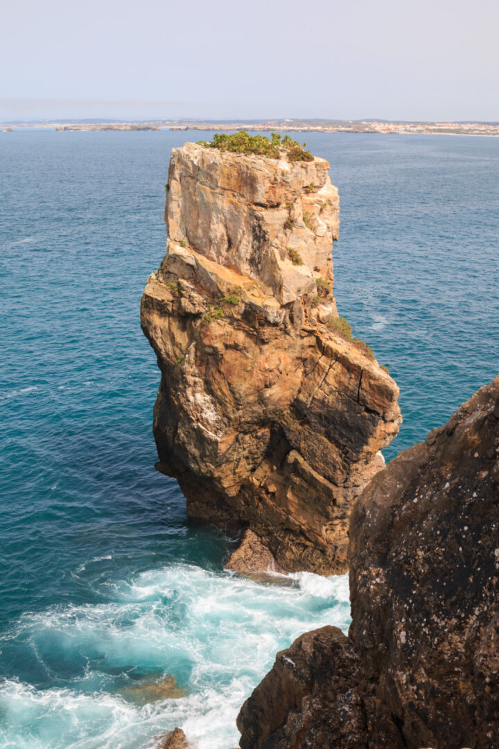 Ausblick auf Steilküste von Papoa, Peniche