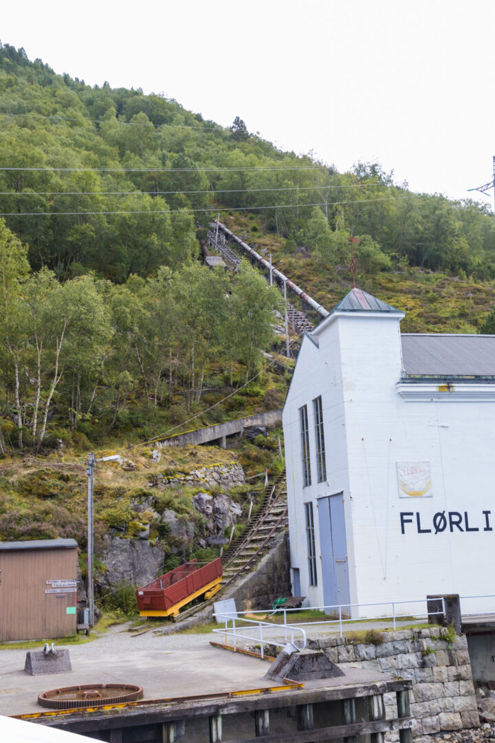 Blick auf die Treppen von Flørli