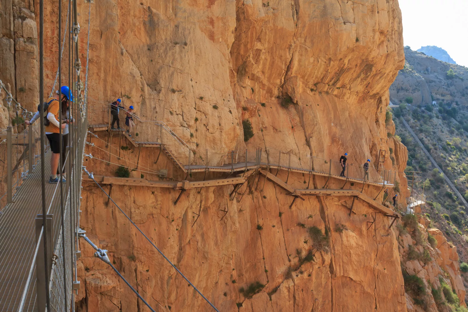 Caminito del Rey: Stege hängen in der senkrechten Felswand