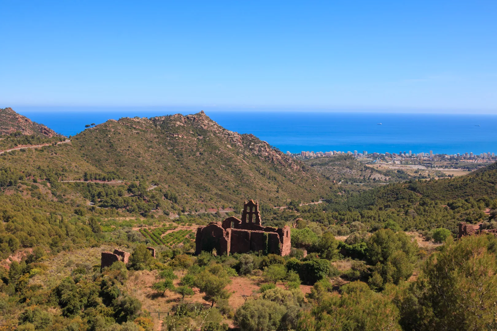 Klosterruine Convent Vell im Naturpark Desert de les Palmes im Osten von Spanien